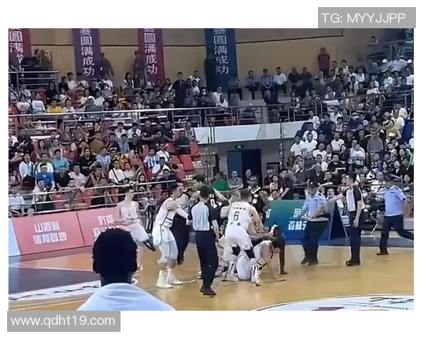 2018年男篮热身赛精彩回顾中国队对阵加拿大队的激烈对抗